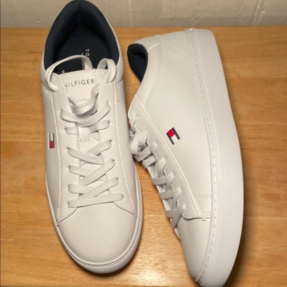 Tommy Hilfiger White Sneakers Minimalist Design - Picture 7 of 8